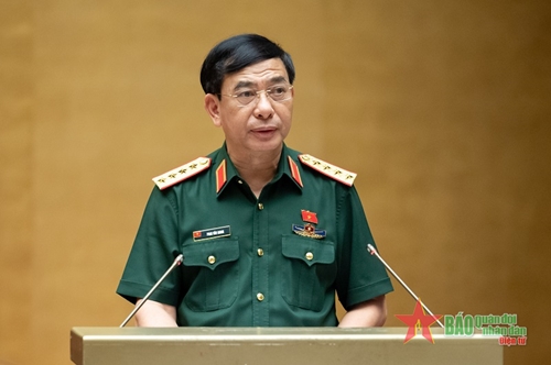  Đại tướng Phan Văn Giang trình bày Tờ trình về dự án Luật Quản lý, bảo vệ công trình quốc phòng và khu quân sự